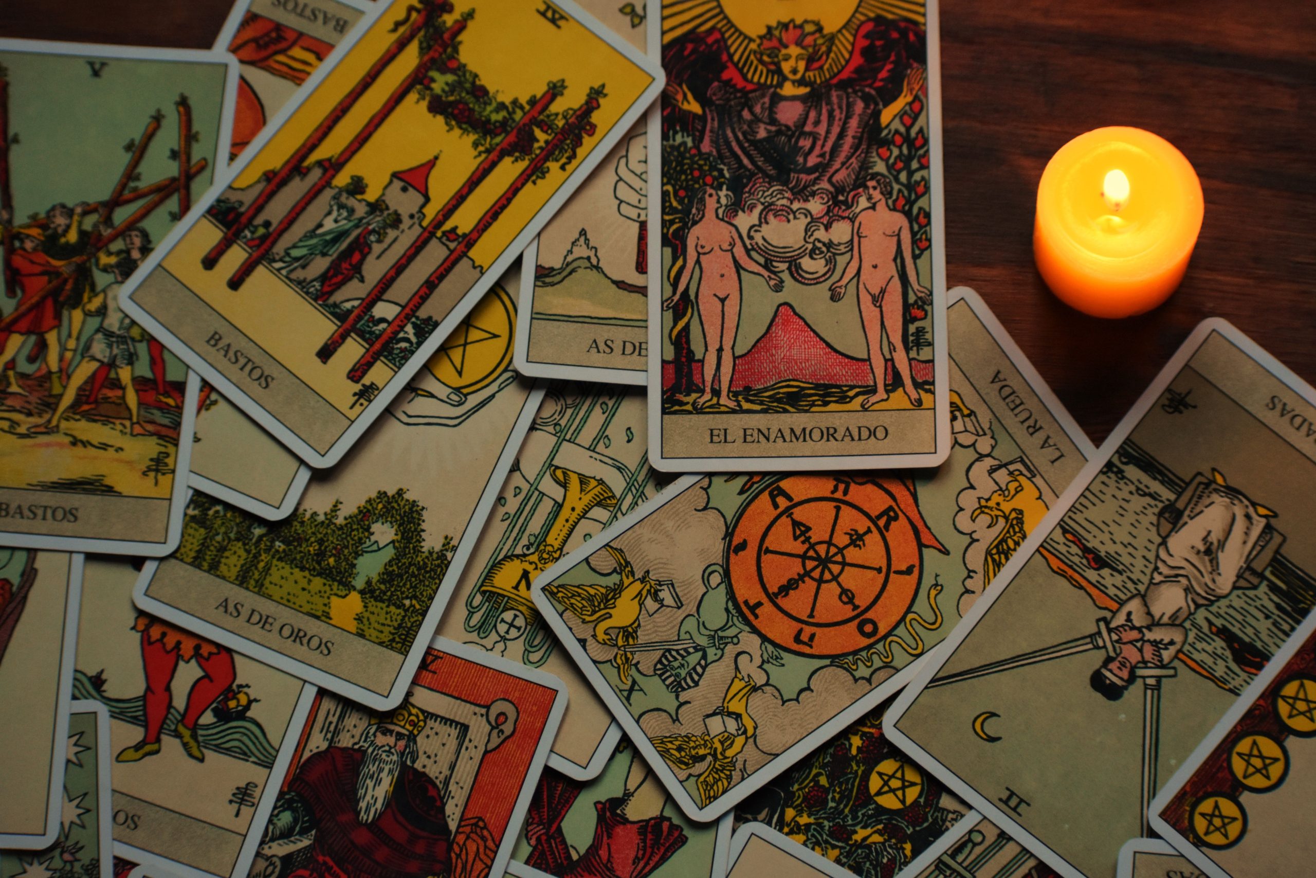 Las cartas: una tradición de conexión mística